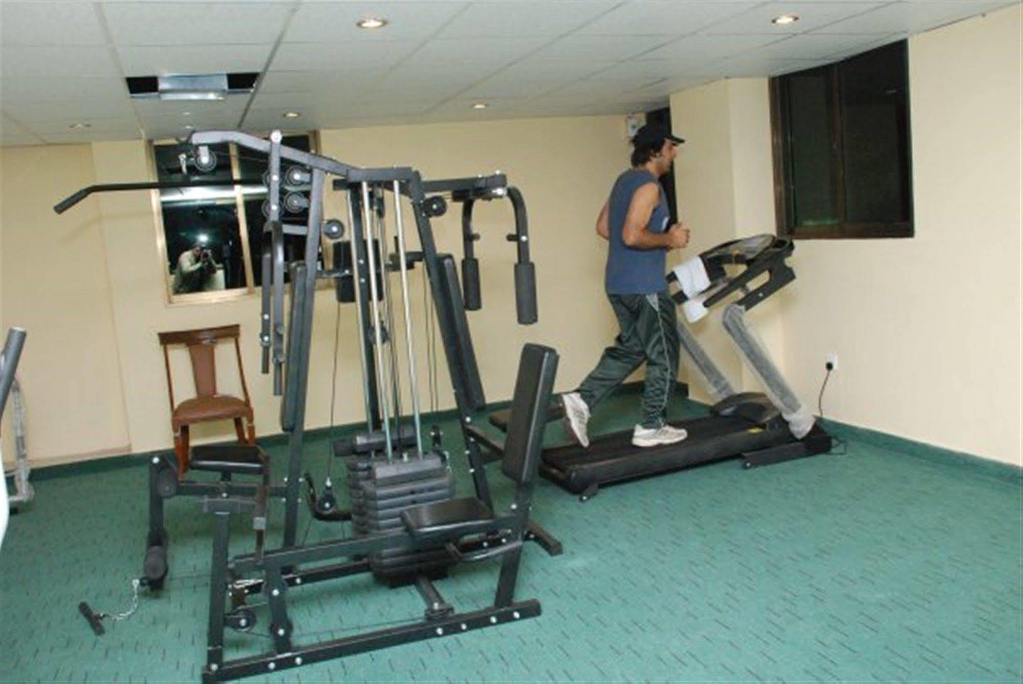 Hotel Crown Inn Karachi Esterno foto