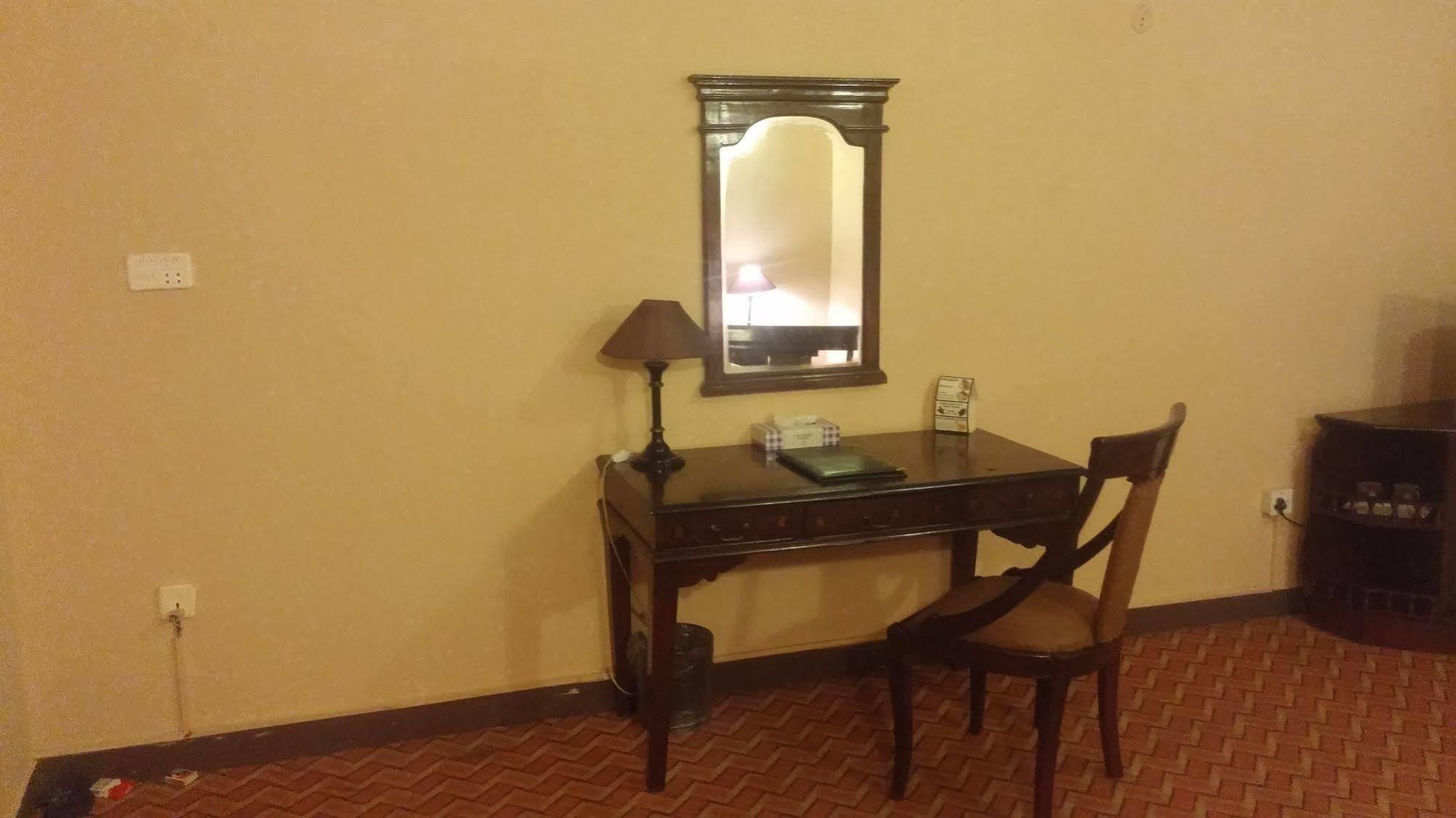 Hotel Crown Inn Karachi Esterno foto