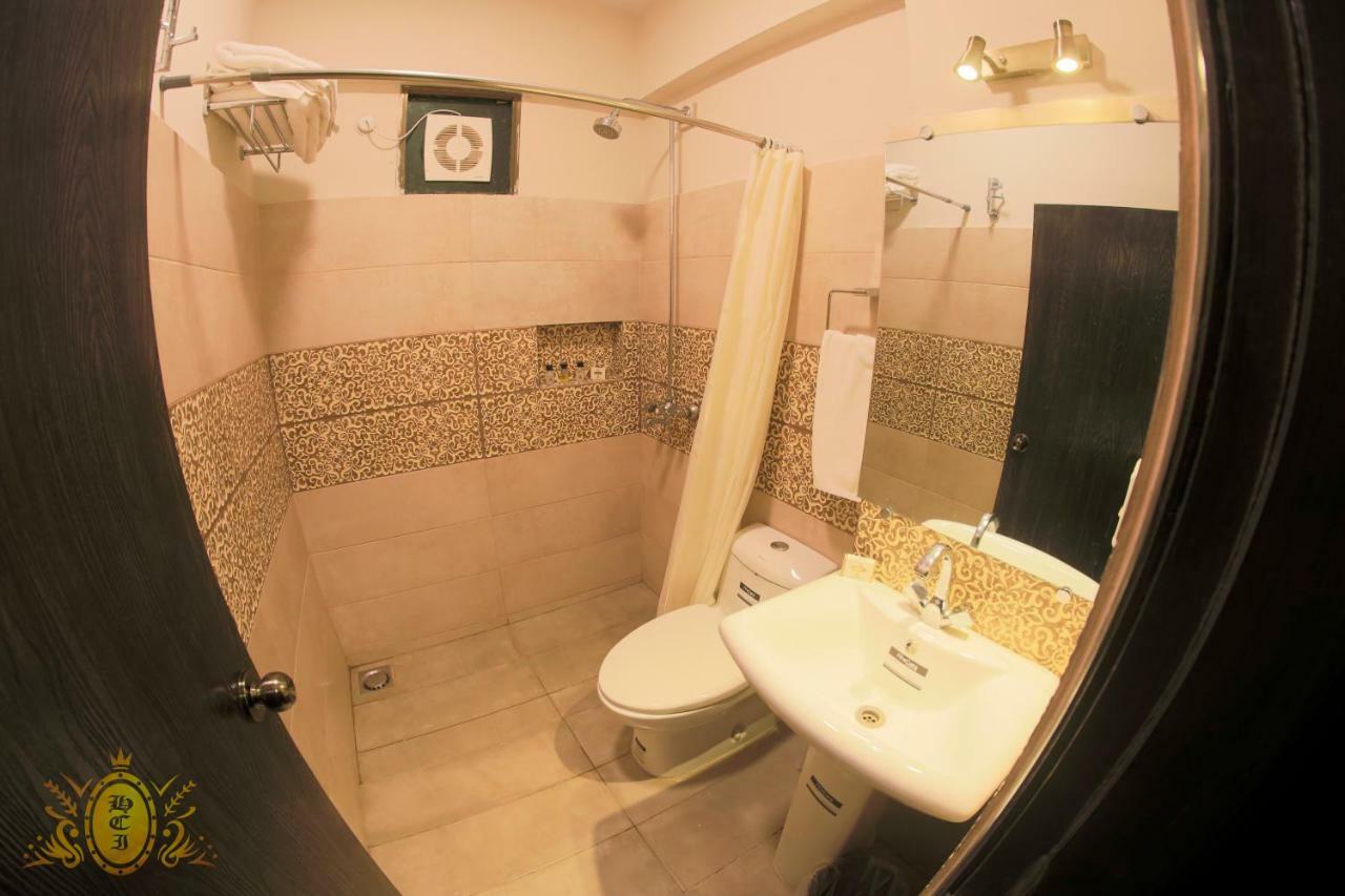 Hotel Crown Inn Karachi Esterno foto