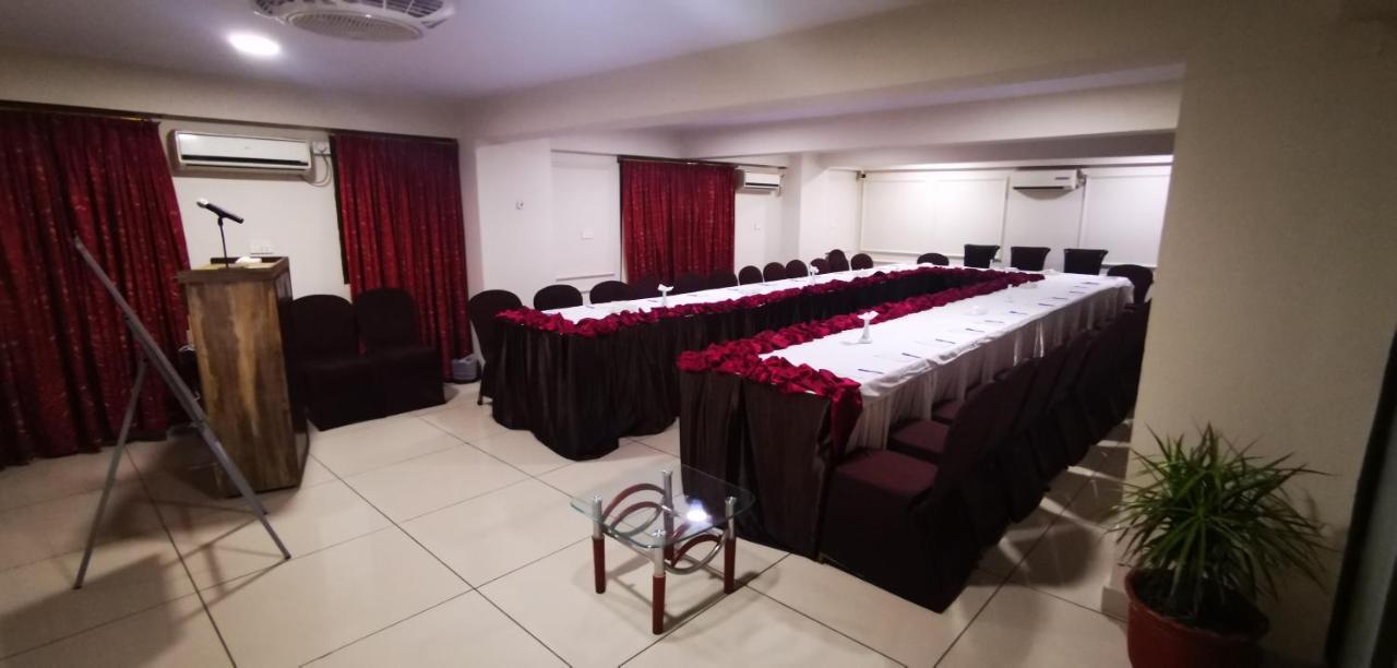 Hotel Crown Inn Karachi Esterno foto
